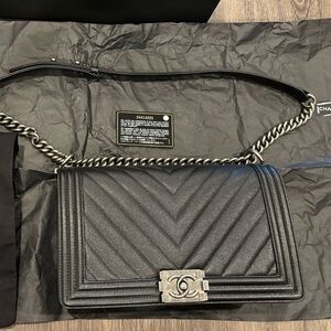 Chanel Boy Caviar Chevron in Black New Medium